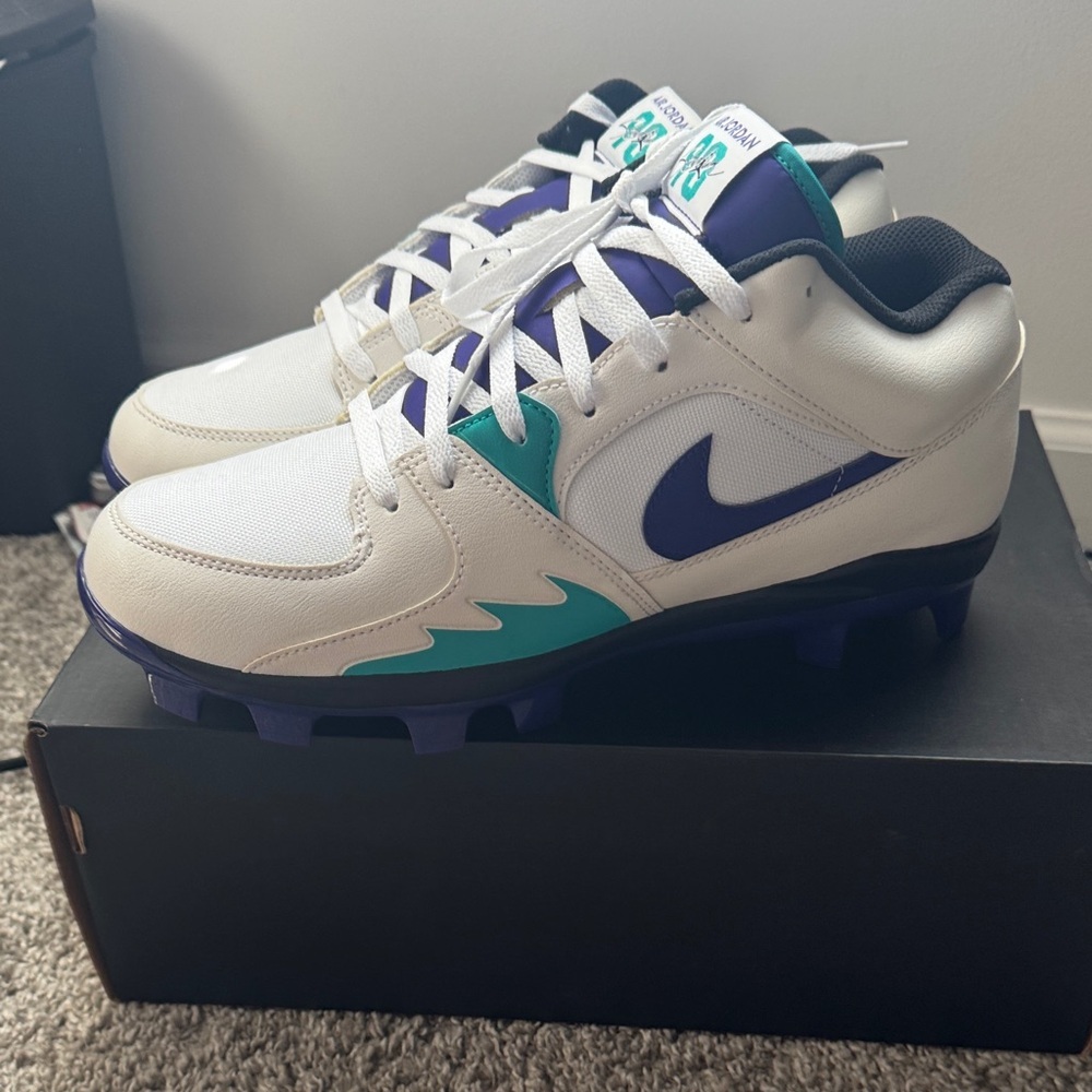 Jordan Low 1 Stadium 90 Cleats